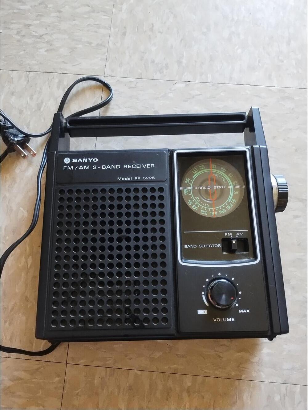 SANYO Portable Fm/am‎ 2-band Receiver RP5225 Emergency Radio